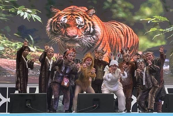 손양희국악예술단이 지난해 사천읍성 특설무대에서 공연한 〈수궁가 퓨전창극, 토끼야 달나라 가자~〉 한 장면. /손양희국악예술단