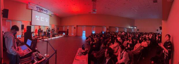 '제9회 포항YMCA 청소년밴드페스티벌'에서 지역 중·고등학생 밴드들이 열정적인 무대를 펼치며 관객들의 호응을 얻고 있다. 사진=포항YMCA 제공