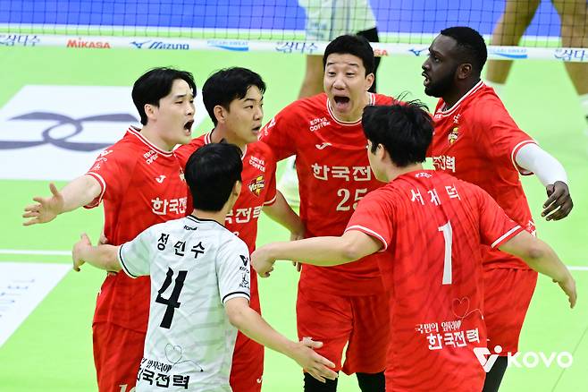 한국전력 선수들. (KOVO 제공)