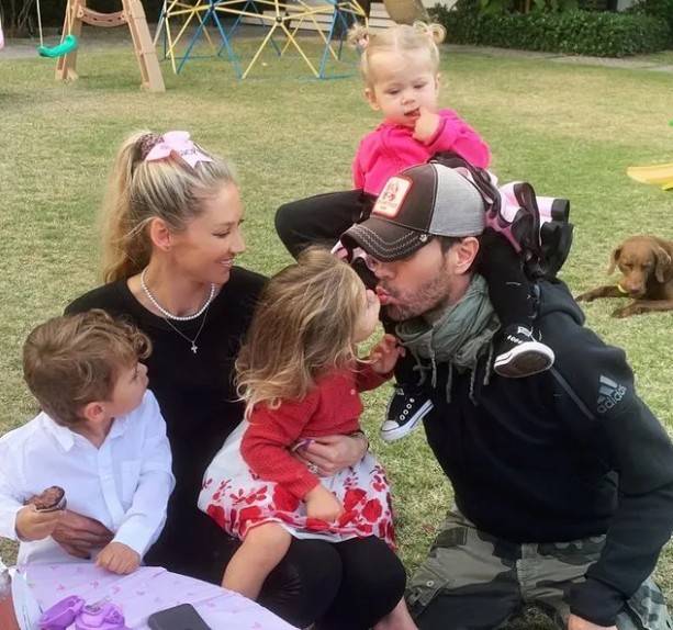 쿠르니코바에게는 이미 세 아이가 있었다.