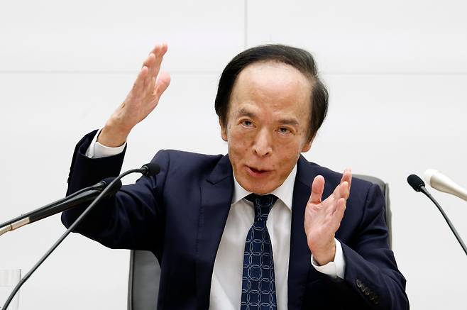 우에다 가즈오 일본은행(BOJ) 총재가 19일 일본은행 본점에서 기자회견하는 모습. 이날 일본은행은 정책금리를 '0.5% 수준'에서 '0.75% 수준'으로 인상했다./EPA연합