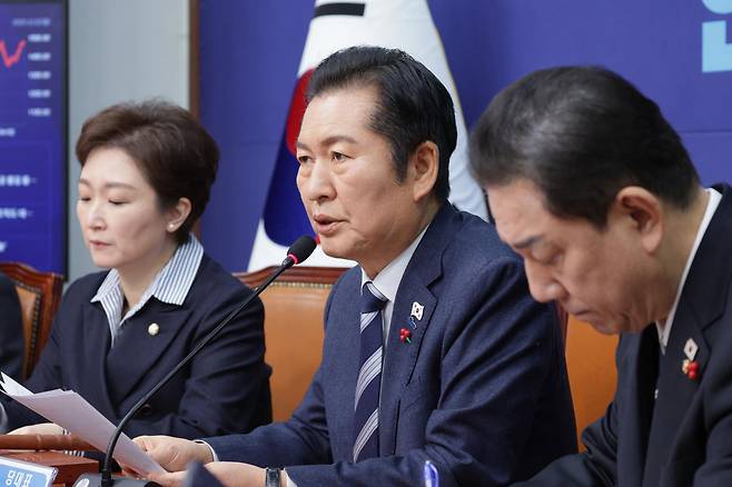 정청래 더불어민주당 대표가 22일 서울 여의도 국회에서 열린 최고위원회의에서 발언하고 있다. 2025.12.22 뉴스1