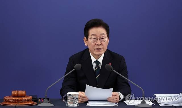 이재명 대통령이 23일 부산 동구 해양수산부 청사에서 열린 국무회의에서 발언하고 있다. [연합뉴스]