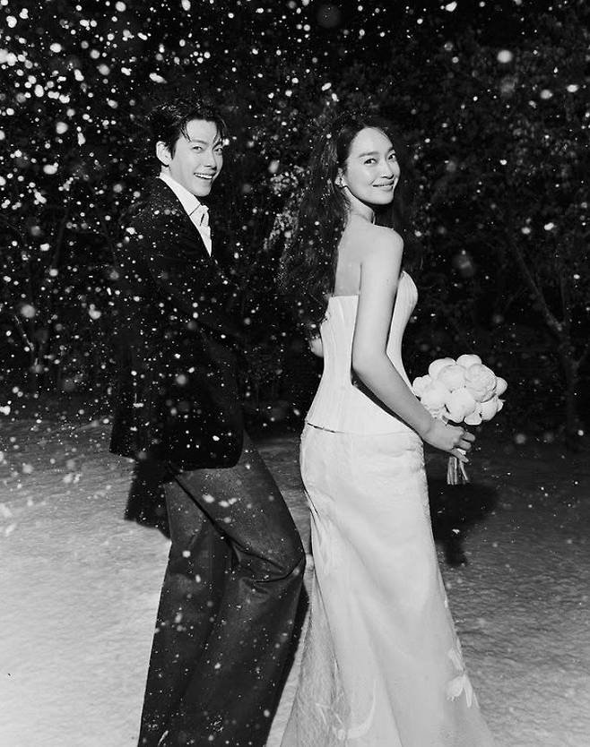 배우 신민아, 김우빈 웨딩 화보 / 사진=에이엠엔터테인먼트 /사진=뉴스1