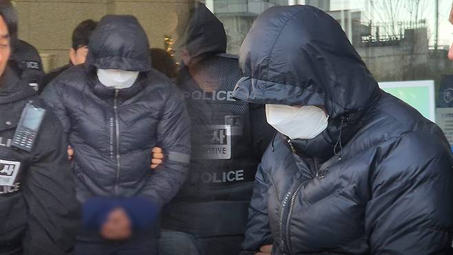 영장실질심사 출석한 '환경미화원 괴롭힘 사건' 양양군 공무원 2025.12.5
