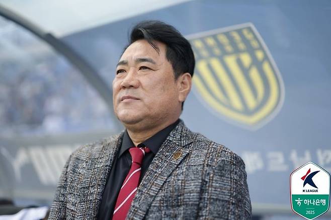 [서울=뉴시스] 프로축구 K리그2 전남 드래곤즈의 김현석 감독. (사진=한국프로축구연맹 제공) *재판매 및 DB 금지