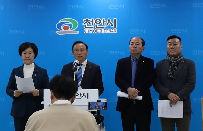 23일 구본영&nbsp; 전 천안시장이 천안시청에서 기자회견을 하고 있다 ⓒ 시사저널 박인옥