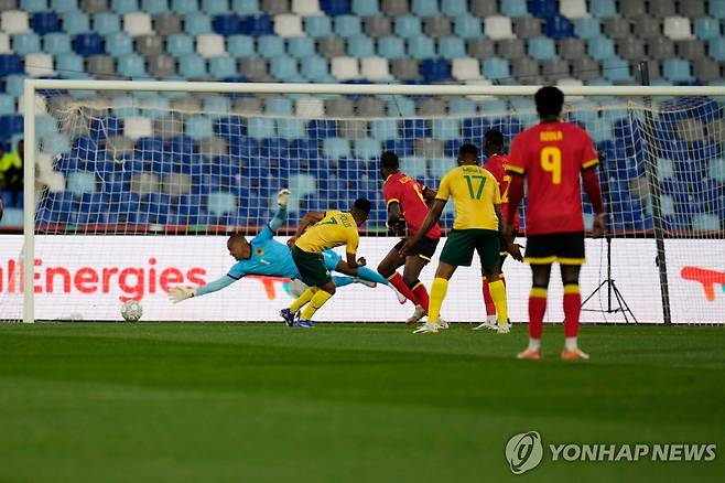 선제골을 터트리는 남아공의 오스윈 아폴리스(등번호 7번) [AP=연합뉴스]