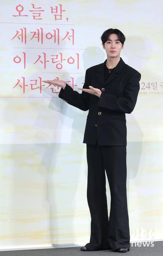 22일 오후 서울 CGV용산아이파크몰에서 영화 '오늘 밤, 세계에서 이 사랑이 사라진다 해도(이하 '오세이사')' 언론시사회가 열렸다. 김혜영 감독, 배우 추영우, 신시아가 참석했다. 박세완 엔터뉴스팀 기자 park.sewan@jtbc.co.kr