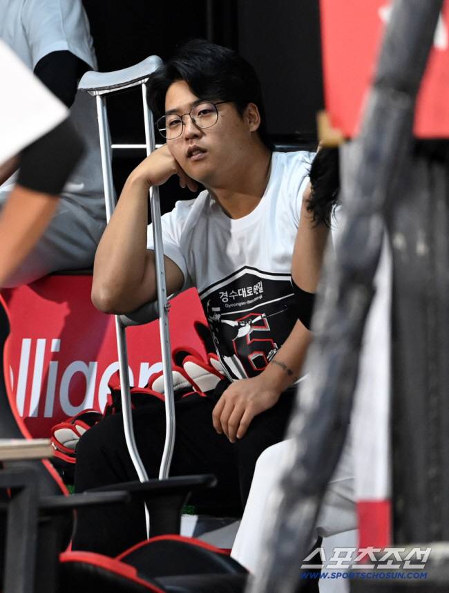 1일 수원KT위즈파크에서 열린 KIA와 KT의 경기, 박경수 코치의 은퇴식에 참석한 강백호의 모습. 수원=허상욱 기자wook@sportschosun.com/2025.06.01/