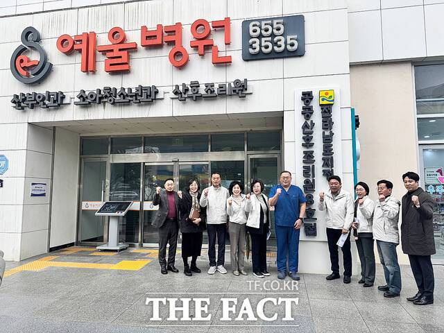 여수시의회 환경복지위원들이 24일 여수 예울병원 내 전남 공공산후조리원에서 산모실과 신생아실 등 주요 시설을 점검했다. /여수시의회