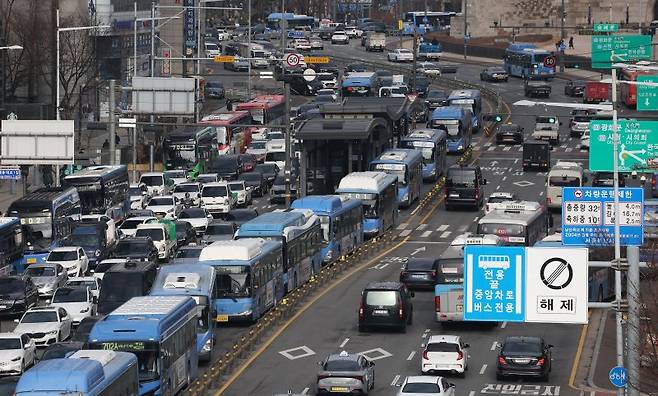 24일 서울 중구 서울역버스환승센터의 모습. 뉴시스