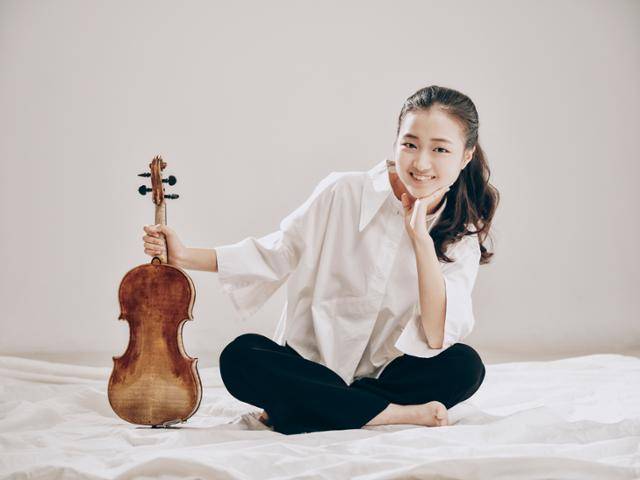 바이올리니스트 김서현은 늘 머리를 하나로 묶은 포니테일 헤어스타일로 무대에 선다. 그는 "다른 머리 모양이 안 어울리고 편하기도 하다"고 했다. ©Shinjoong Kim