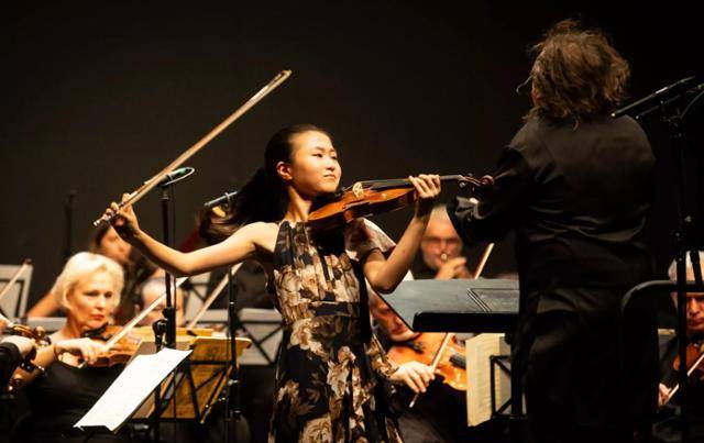 2023년 스위스의 티보르 바르가 국제 콩쿠르 당시의 바이올리니스트 김서현. ⓒCeline Ribordy Kamerzin