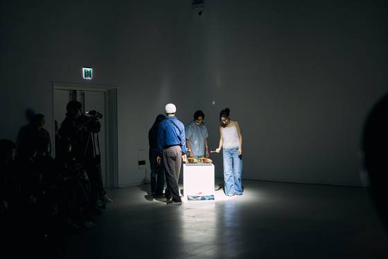 앙상블 팀프가 지난 5일 공개한 '기술을 가진 이들의 희극' 공연 장면. [사진 TIMF]