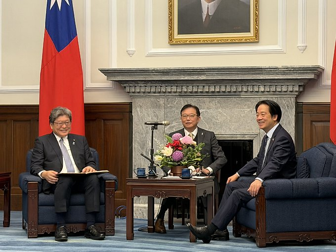 하기우다 고이치 일본 자민당 간사장 대행이 지난 22일 대만을 방문해 라이칭더 대만 총통과 회담하고 있다. 하기우다 대행 엑스 갈무리.