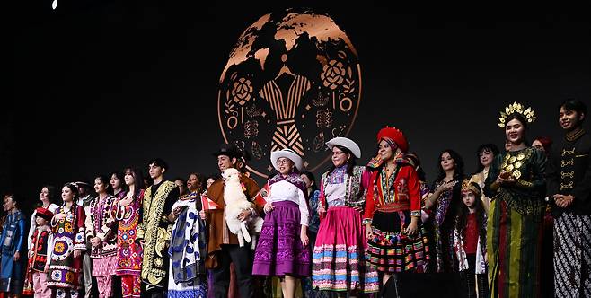 Representatives of 15 nations pose for a group photo at the World Traditional Dress Show in Seoul on Friday. (Yoon Byung-chan/Herald Muse)