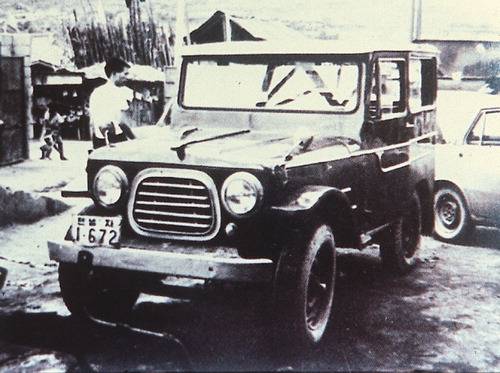 1955년 10월, 국산장려회 주최로 광복 10주년 기념 산업박람회가 서울 창경궁에서 개최됐다. 여기서 최고상인 대통령상을 받은 제품이 상자 모양의 지프형 자동차 '시발'이었다. 최초로 우리나라에서 만들어진 자동차가 탄생한 것이다.