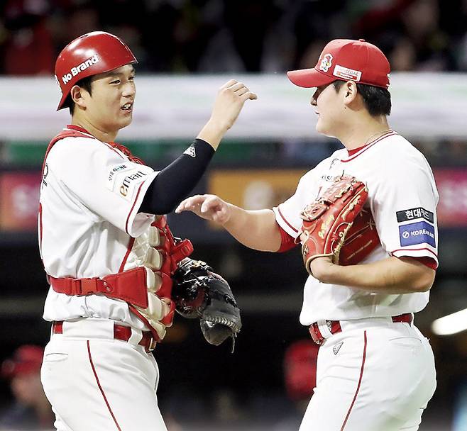 조형우(왼쪽)와 조병현. SSG랜더스 제공