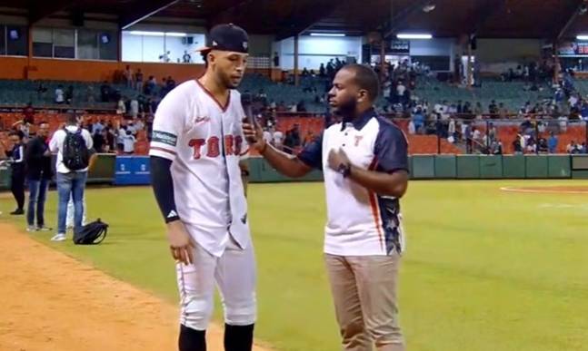 방송 인터뷰를 하고 있는 리베라토(왼쪽). /사진=토로스 델 에스테 구단 공식 채널