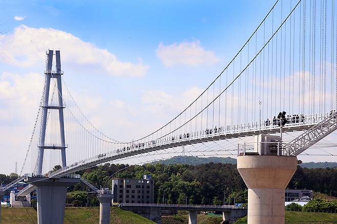 ▲ 여주 남한강 출렁다리.&nbsp;&nbsp;/사진제공=여주시