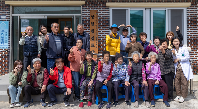 상월평 마을 단체사진. 최지원 기자