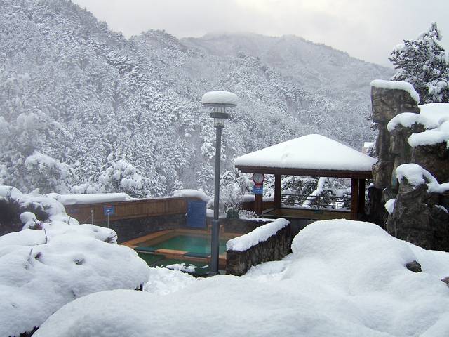 울진군 겨울 대표 여행지 덕구온천 야외 모습. 울진군 제공