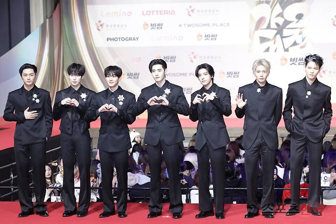 2025 SBS 가요대전 레드카펫 행사에 참석한 엔하이픈. 25.12.25 ⓒ이혜영 기자 lhy@hankooki.com