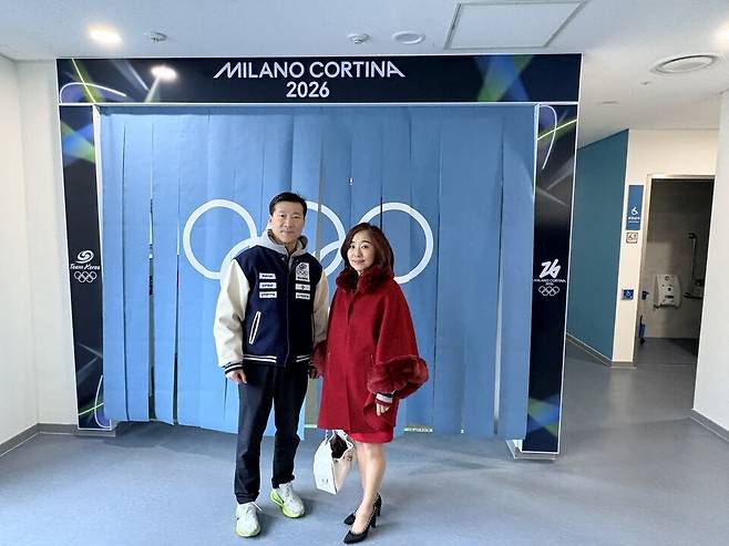Kim Taek-soo, head of the Jincheon Athletes' Village, and Kim Hye-young, president of the Korea Bridge Association. Provided by Korea Sports Council