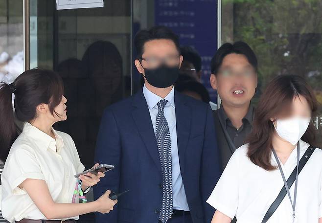 윤영호 전 통일교 세계본부장이 지난 7월 30일 서울 서초구 서울중앙지방법원에서 열린 구속 전 피의자 심문(영장실질심사)를 마친 뒤 법원을 나서고 있다. 2025.7.30/뉴스1 ⓒ News1