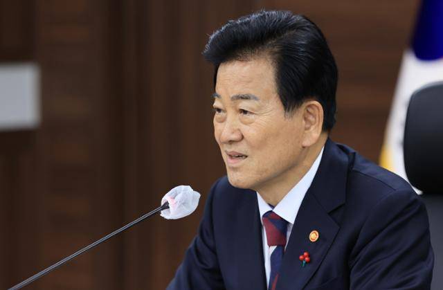 정동영 통일부 장관이 19일 서울 종로구 정부서울청사에서 업무보고 사후 브리핑을 하고 있다. 뉴스1