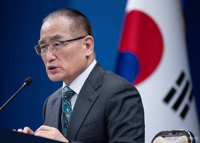 (서울=뉴스1) 이재명 기자 = 위성락 국가안보실장이 24일 청와대 춘추관에서 미국·캐나다·일본 방문 관련 브리핑을 하고 있다. 2025.12.24/뉴스1  Copyright (C) 뉴스1. All rights reserved. 무단 전재 및 재배포,  AI학습 이용 금지. /사진=(서울=뉴스1) 이재명 기자