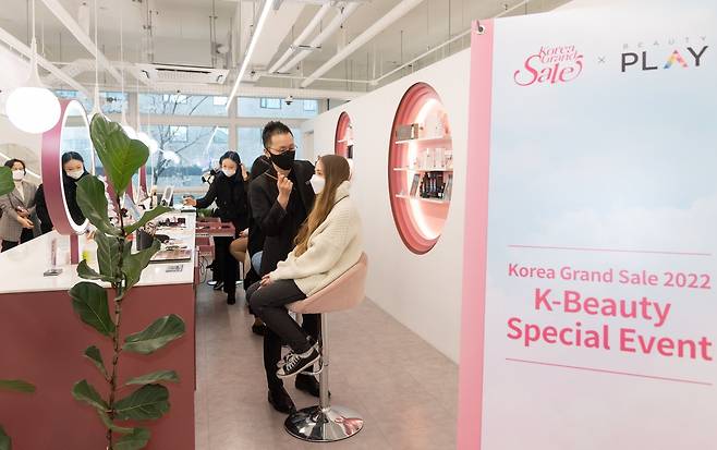 “여행 다녀오더니 이뻐졌네”