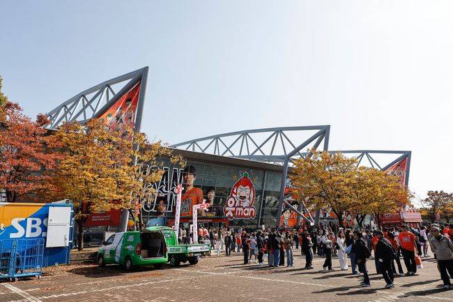 2025-2026시즌 개막을 앞두고 남자부 비시즌의 가장 큰 화두는 OK저축은행이었다. / OK금융그룹