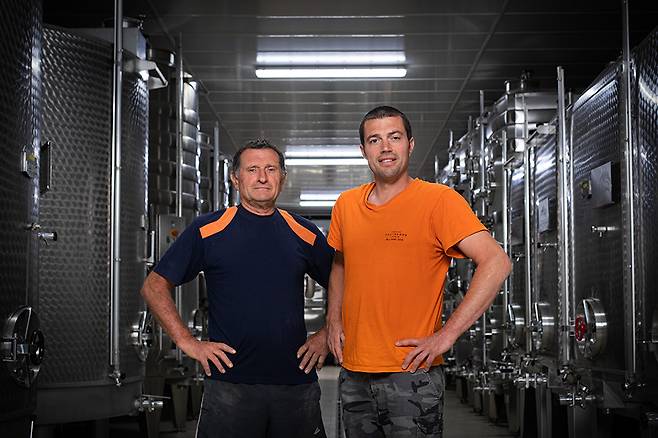 6대 알랭(Alain)과 7대 아들 릴(Cyril). 홈페이지