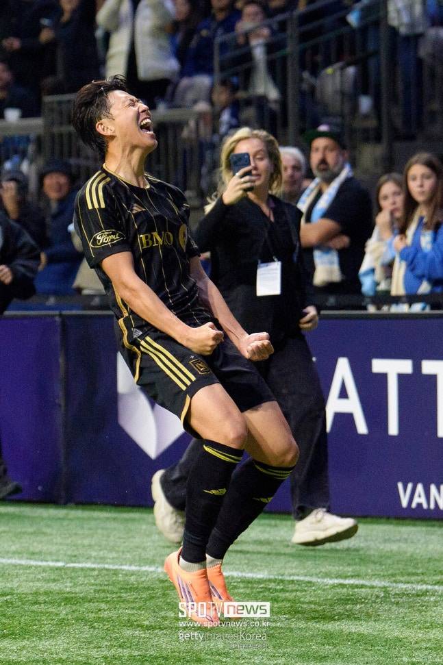 ▲ 구단 역사를 통틀어 단일 시즌에 이토록 강렬한 임팩트를 남긴 선수가 있었느냐는 평가가 나올 정도다. 손흥민이 LA에서 보낸 첫 시즌은 그야말로 기적에 가까운 행보였다. LAFC도 올해의 장면 10개 중 손흥민 주역으로만 3개를 꼽았다.