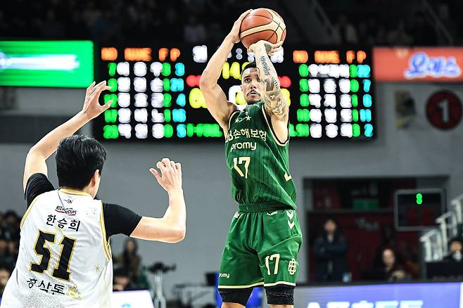 DB 알바노의 슛 [KBL 제공. 재판매 및 DB 금지]