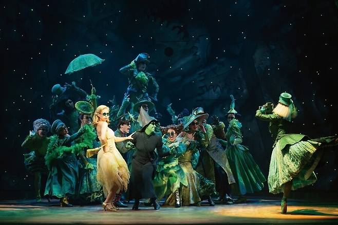 뮤지컬 위키드 내한 공연 장면. <에스앤코 제공>