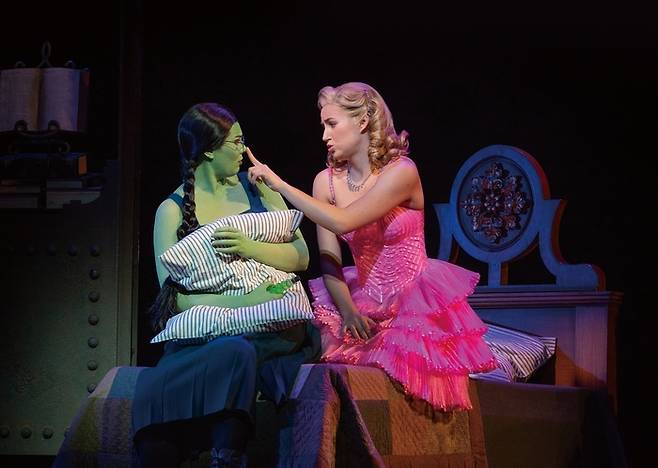 뮤지컬 위키드 내한 공연 장면. <에스앤코 제공>