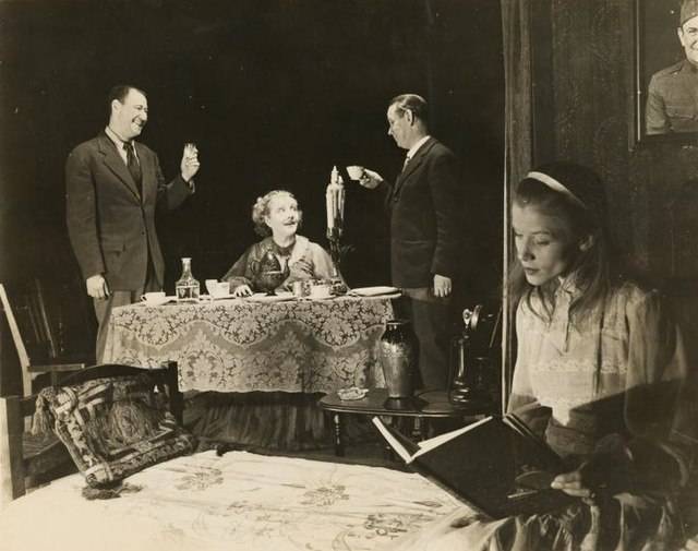 '유리 동물원' 브로드웨이 공연 (출처: Unknown (Billy Rose Theatre Collection), 1945, Public domain, via Wikimedia Commons)