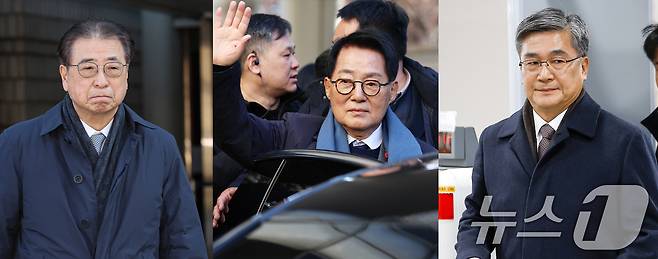 '서해 공무원 피격 사건' 은폐 시도 및 '월북 몰이' 혐의로 기소된 서훈 전 국가안보실장(왼쪽부터), 박지원 전 국가정보원장, 서욱 전 국방부 장관이 26일 오후 서울 서초구 서울중앙지방법원에서 열린 '서해피격 은폐 의혹' 1심 선고 공판에서 무죄를 선고받은 후 소감을 밝히고 있다. (공동취재) 2025.12.26/뉴스1 ⓒ News1 오대일 기자