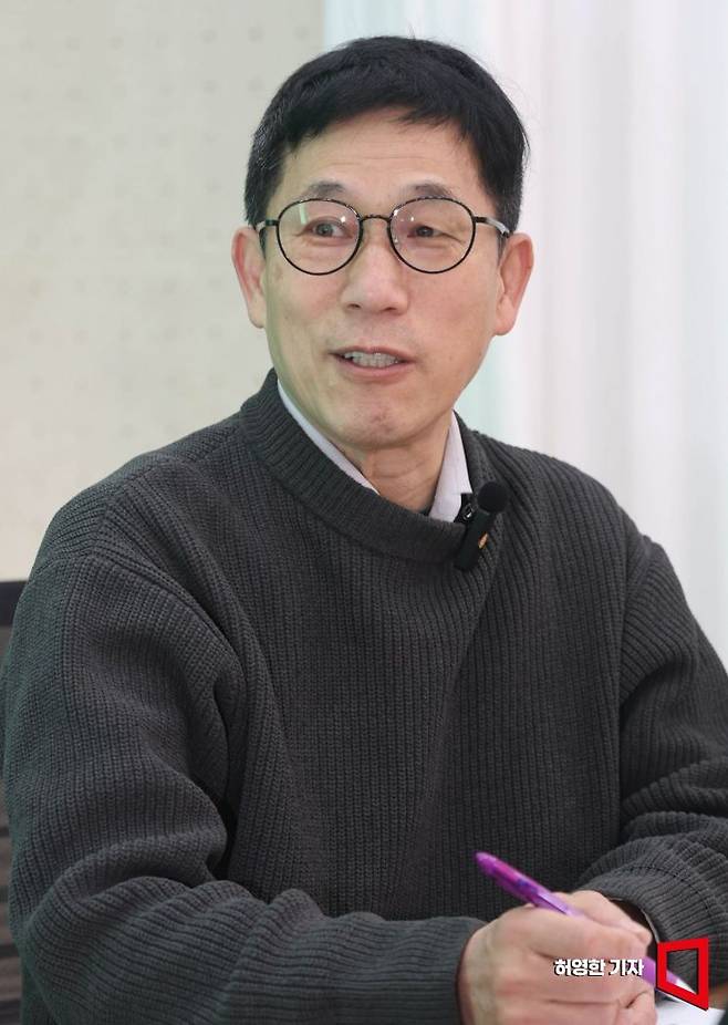 진중권 동양대 교수는 김민석 국무총리의 내년 당대표 출마는 정해진 수순이라고 분석했다. 허영한 기자