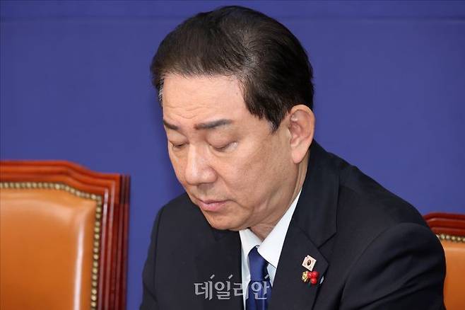 김병기 더불어민주당 원내대표가 지난 24일 오전 국회에서 열린 민주당 최고위원회의에서 생각에 잠겨 있다. ⓒ데일리안 홍금표 기자
