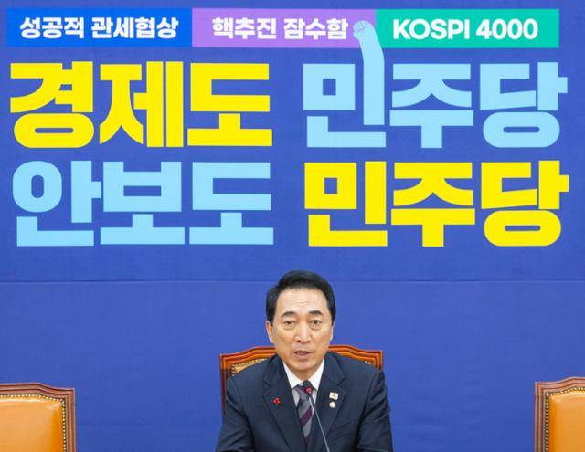 더불어민주당 박수현 수석대변인이 21일 국회에서 가진 기자간담회에서 정치권 현안관련 발언하고 있다. 연합뉴스