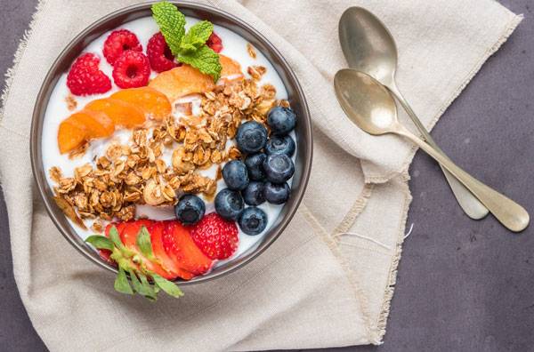 과일 그래놀라를 일정 기간 섭취하면 중등도 만성신장질환(CKD) 환자의 혈압과 지질 지표, 신장 손상 관련 지표가 개선될 수 있다는 연구 결과가 나왔다./사진=클립아트코리아