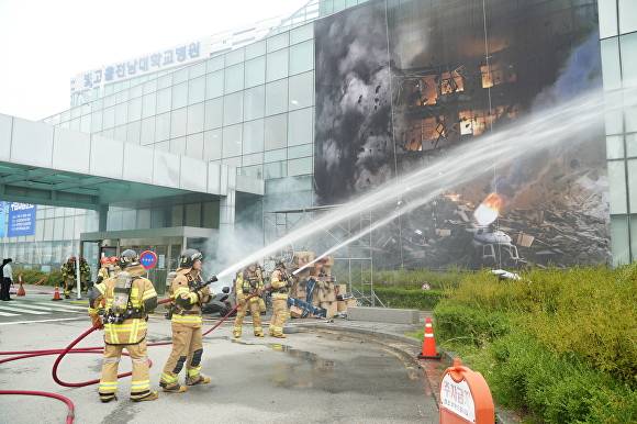광주시 소방안전본부가  지난 9월 빛고을전남대학교병원에서 긴급구조종합훈련을 살시하고 있다. [사진=광주광역시청]