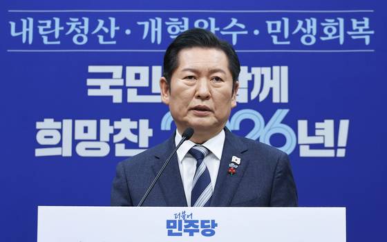 정청래 더불어민주당 대표가 26일 국회에서 열린 당대표 기자회견에서 발언을 하고 있다. 임현동 기자