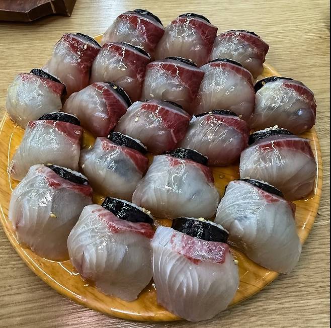 Yellowtail gimbap [SCREEN CAPTURE]