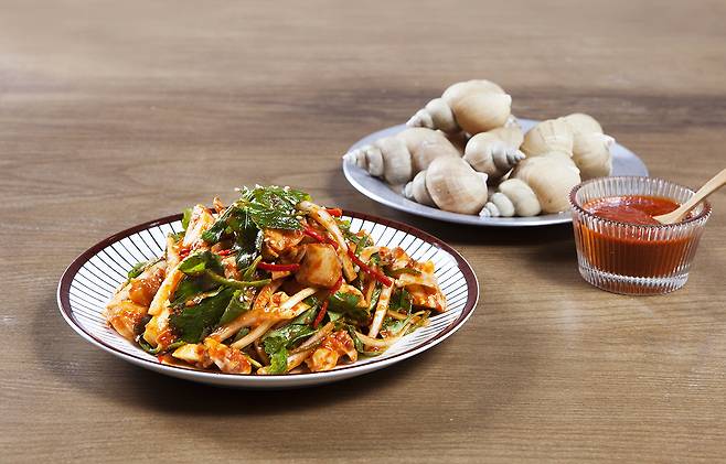 Golbaengi-muchim, spicy seasoned sea snail salad [JOONGANGILBO]