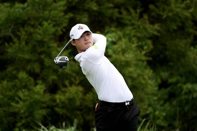 스윙 하는 배용준